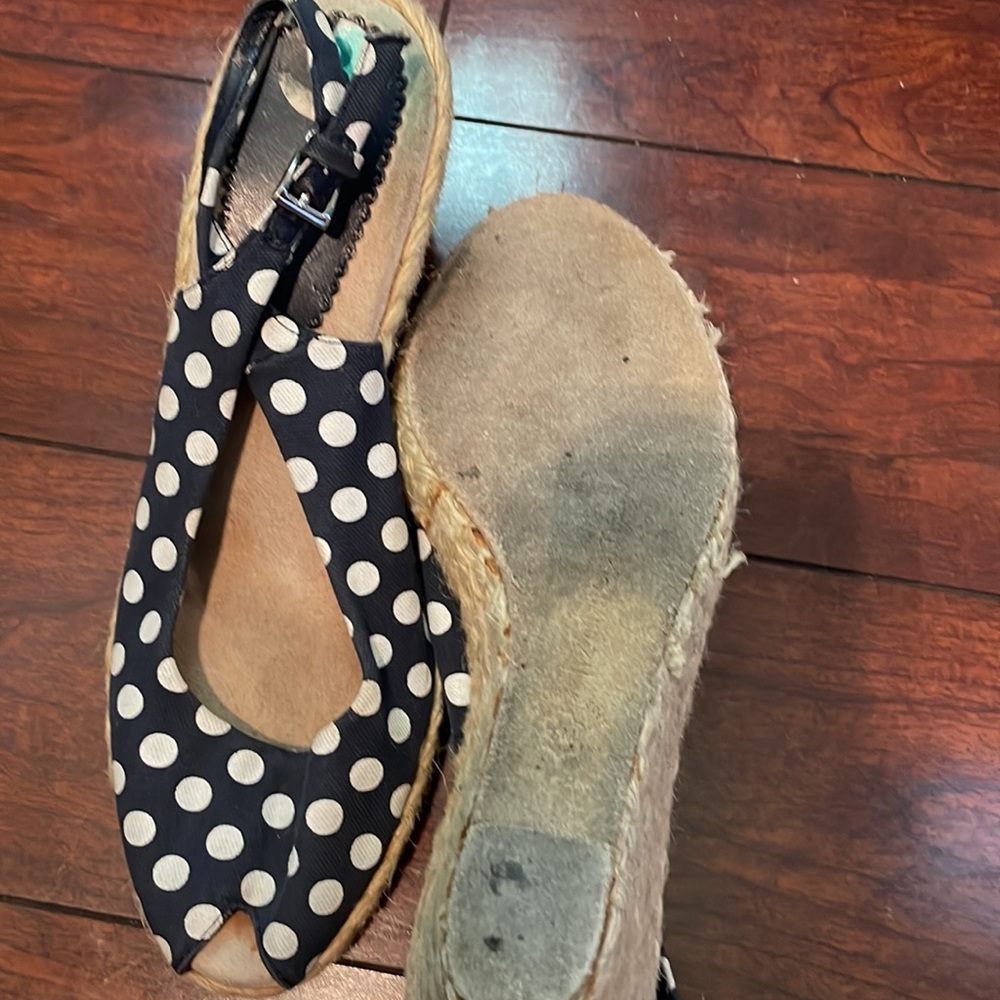 Liz Claiborne navy with white polka dot wedges. Gently worn, size 8 - Picture 2 of 2
